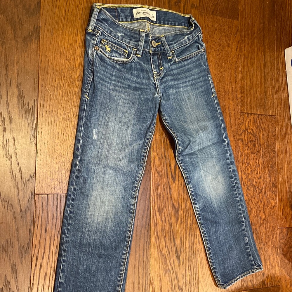 2 abercrombie jeans.